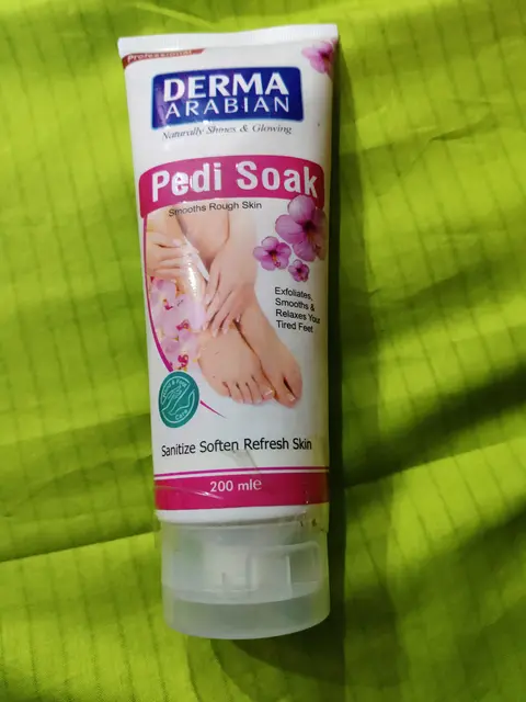 Review Derma Arabian Whitening Exfoliating Pedi Soak Tube 200ml - Elevate Your Pedicure Experience