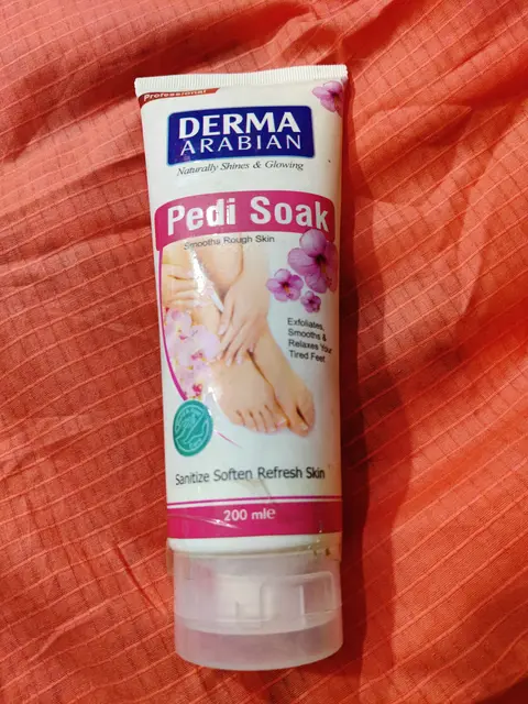 Review Derma Arabian Whitening Exfoliating Pedi Soak Tube 200ml - Elevate Your Pedicure Experience