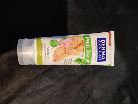 Review Derma Arabian Whitening Pedi Scrub Tube 200ml - Revitalize Your Feet with Luxury Care