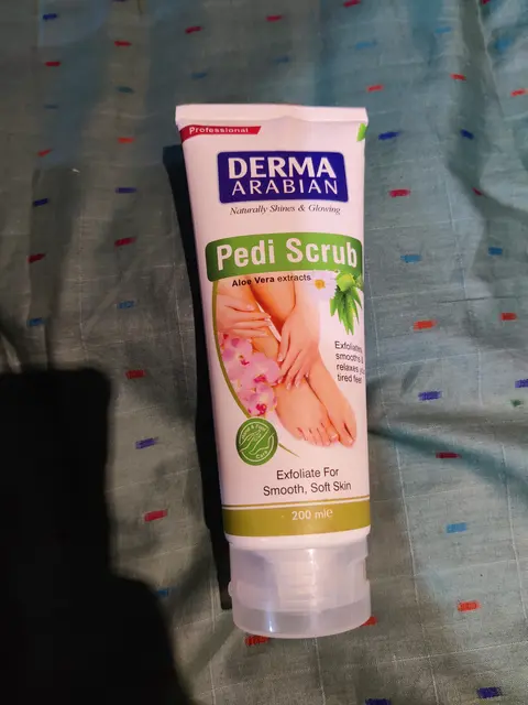 Review Derma Arabian Whitening Pedi Scrub Tube 200ml - Revitalize Your Feet with Luxury Care